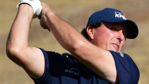 desert-classic-phil-mickelson-remains-two-shots-before-third-round.jpg