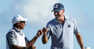 a-fat-check-for-matt-kuchar-yielded-a-slim-bonus-for-his-caddy-in-mexico.jpg