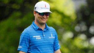masters-2019-zach-johnson-makes-the-smile-of-ian-poulter-and-matt-kuchar.jpg