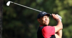 tiger-woods-ties-carriere-wint-het-record-van-sam-snead-in-japan.jpg