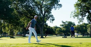 in-pin-drop-silence-golf-makes-a-triumphal-return.jpg